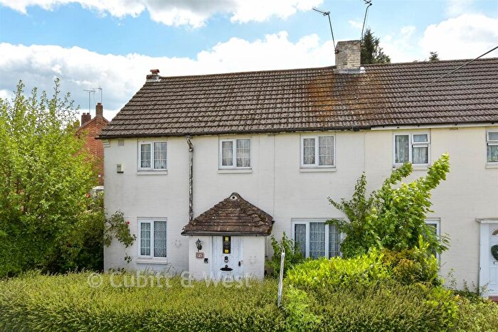 3 Bedroom Semi Detached House For Sale In Gaveston Road, Leatherhead, Surrey, KT22