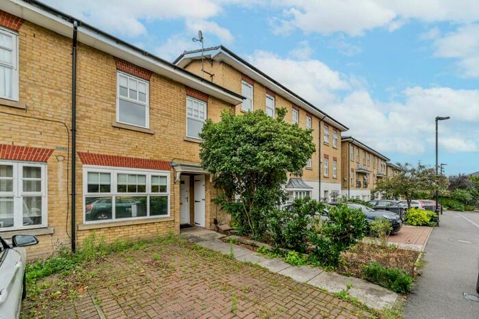 3 Bedroom House To Rent In Osier Crescent, Muswell Hill, London, N10