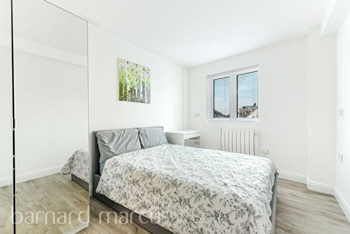 2 Bedroom Flat To Rent In Blakenham Road, London, SW17