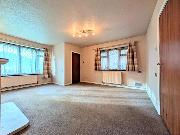 3 Bedroom Bungalow For Sale In Lichfield Close, Farnworth, Bolton, BL4