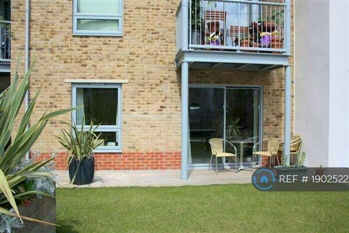 1 Bedroom Flat To Rent In Coombe Way, Farnborough, GU14