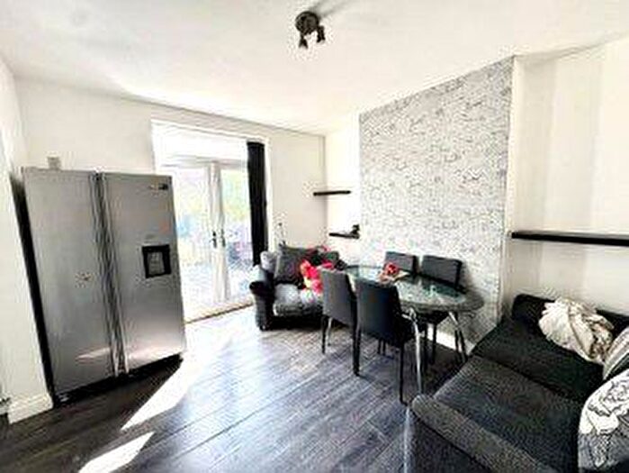 3 Bedroom Semi-Detached House For Sale In Ash Road, Denton, Manchester, Greater Manchester, M34