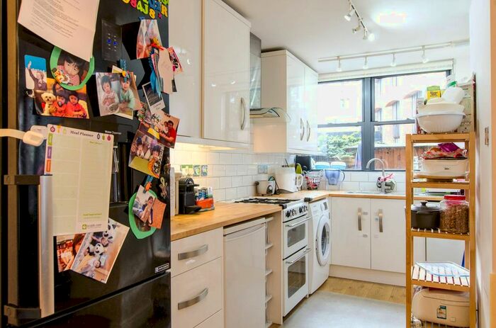 2 Bedroom Maisonette To Rent In Rampayne Street, Pimlico, London, SW1V