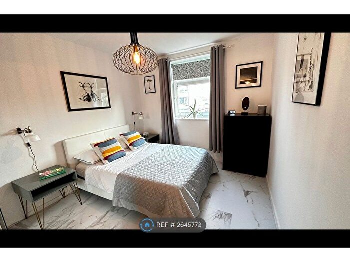 1 Bedroom Flat To Rent In Langton House, London, SW16