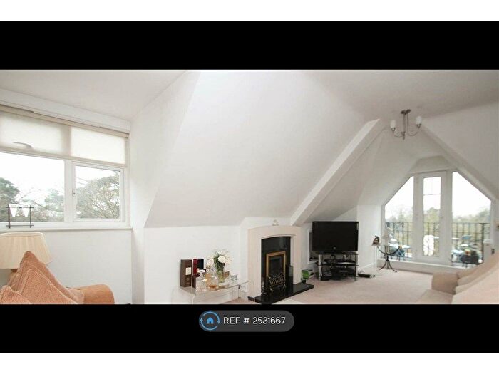 2 Bedroom Flat To Rent In Highfield, Bushey, WD23