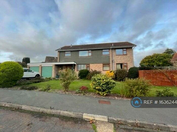 4 Bedroom Detached House To Rent In Firestone Glade, Wootton Bridge, Ryde, PO33