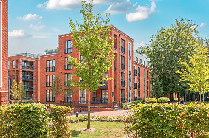 2 Bedroom Flat For Sale In Fellowes Rise, Winchester, Hampshire, SO22