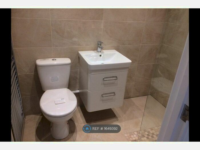 Studio To Rent In Hall Green, Birmingham, B28