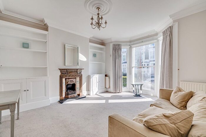 1 Bedroom Flat For Sale In Barclay Road, Fulham Broadway, SW6