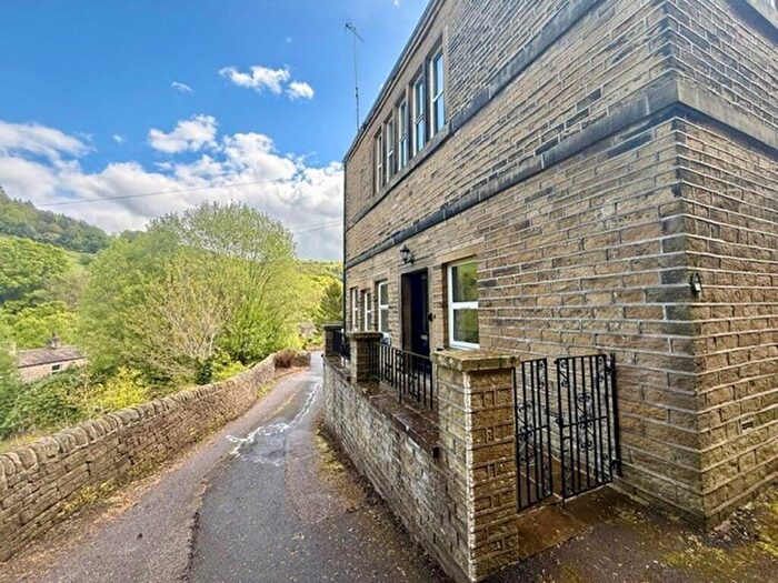 2 Bedroom Apartment For Sale In Booth Hill, Luddenden, Halifax, West Yorkshire, HX2