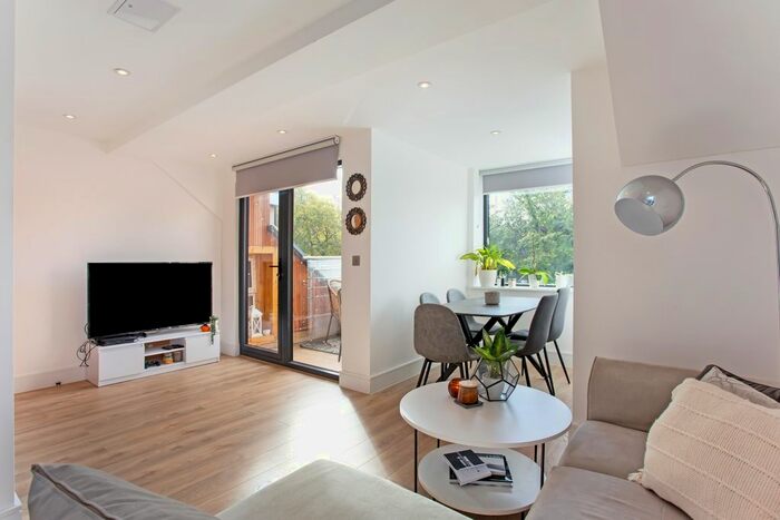 1 Bedroom Flat To Rent In Steeplands, Bushey, WD23