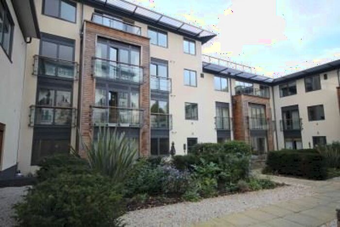 2 Bedroom Flat To Rent In Houghton Square, London, SW9