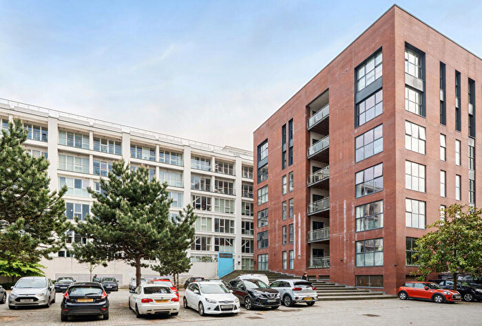 2 Bedroom Apartment For Sale In Skypark Road, Bristol, Somerset, BS3