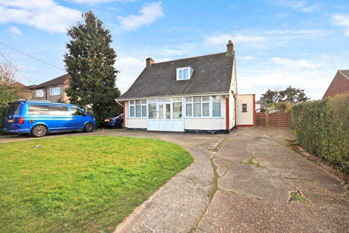 3 Bedroom Bungalow For Sale In Glebe Road, Wickford, Essex, SS11