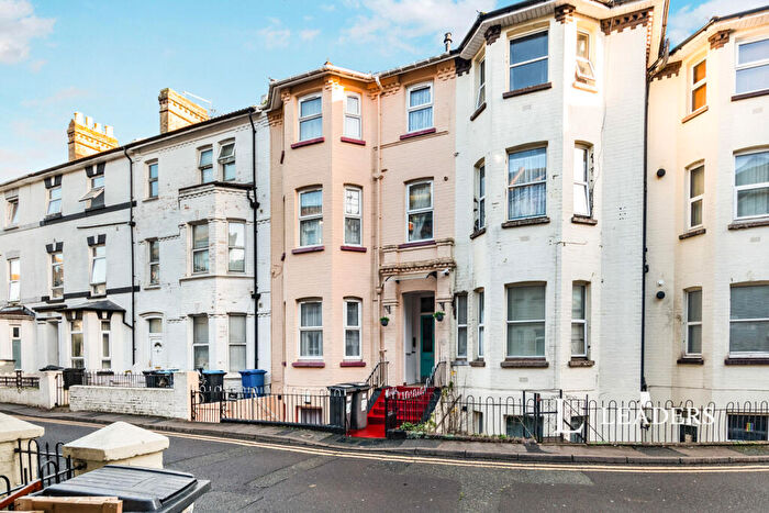 Flat To Rent In Purbeck Road, BH2