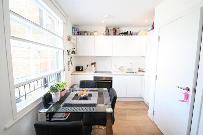 Flat To Rent In Ripon Court, London, E14