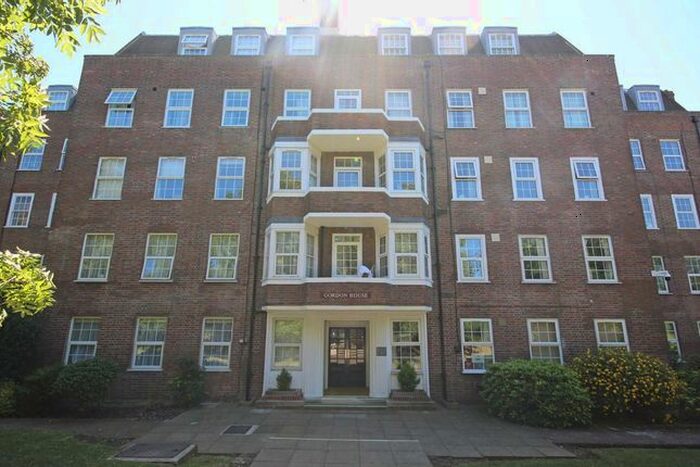 3 Bedroom Flat To Rent In Western Avenue, London, W5
