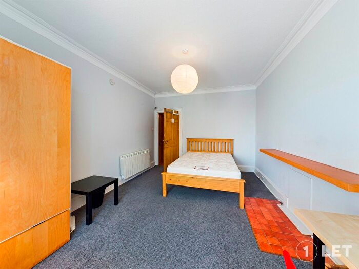 2 Bedroom Flat To Rent In Causewayside, Newington, Edinburgh, EH9