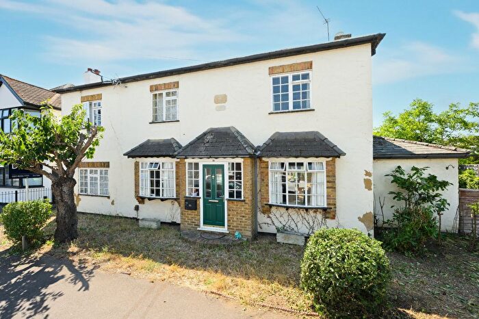 4 Bedroom Detached House For Sale In Cherry Orchard Road, West Molesey, Surrey, KT8