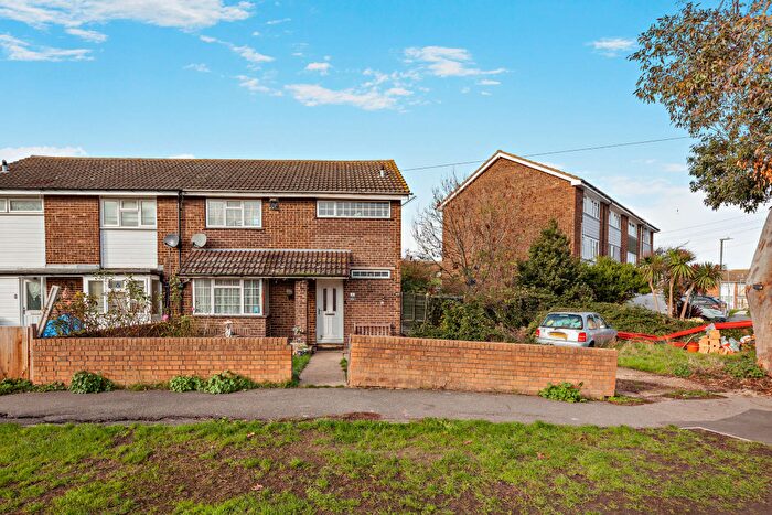 3 Bedroom Semi-Detached House For Sale In Fifth Avenue, Canvey Island, SS8