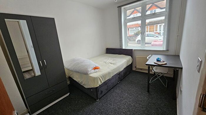 4 Bedroom Terraced House To Rent In Adelaide Road, Reading, RG6