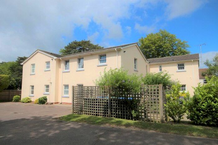 2 Bedroom Flat To Rent In Godwin Way, Horsham, RH13