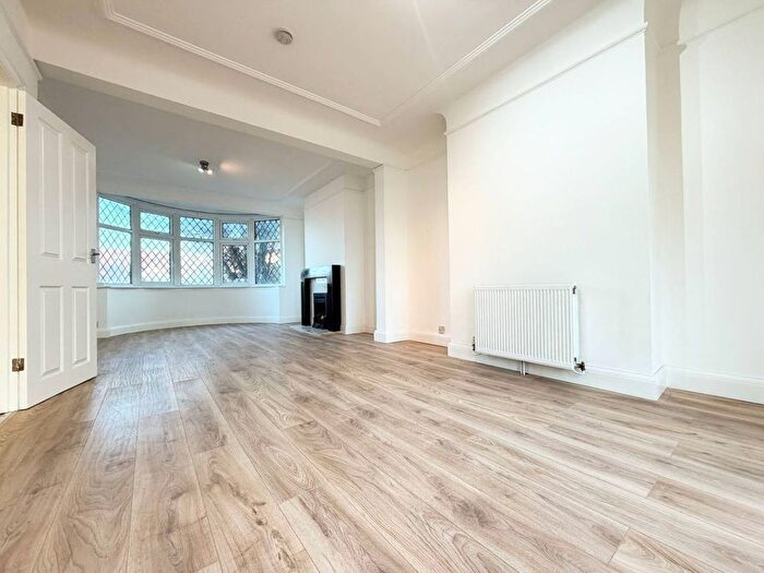 4 Bedroom Semi Detached House To Rent In Longfield Avenue, London, NW7