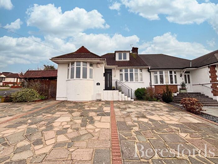 3 Bedroom Semi-Detached House For Sale In Masefield Drive, Upminster, RM14