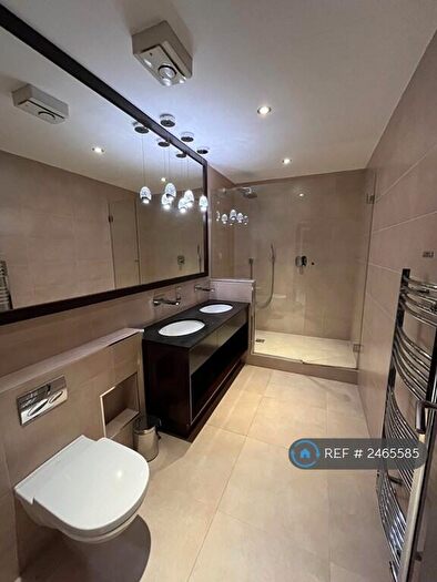 1 Bedroom Flat To Rent In Headrow Residence, Leeds, LS1