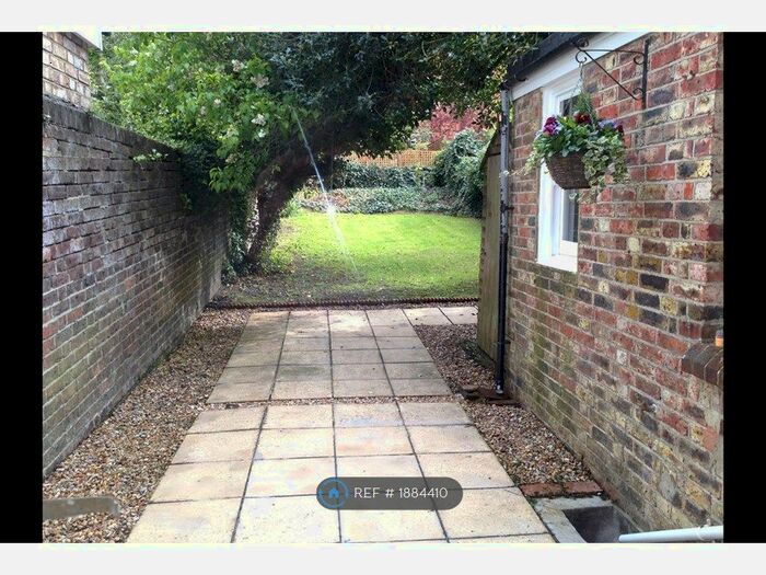 1 Bedroom Flat To Rent In York Road, Guildford, GU1