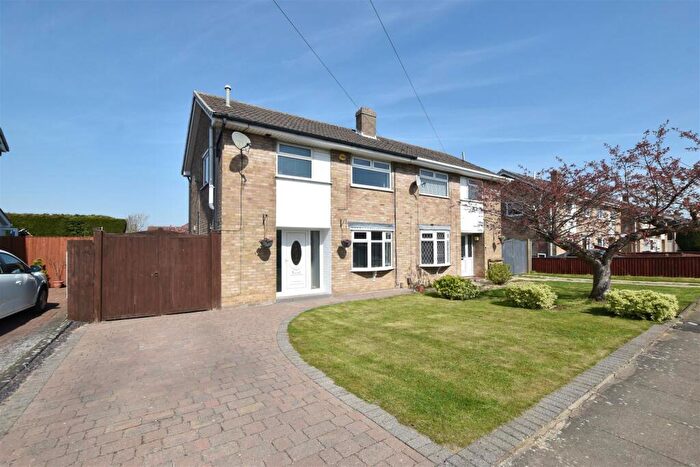 3 Bedroom Semi Detached House For Sale In Collingwood Crescent, Grimsby, DN34