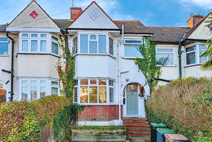 3 Bedroom Terraced House For Sale In River Way, Luton, Bedfordshire, LU3