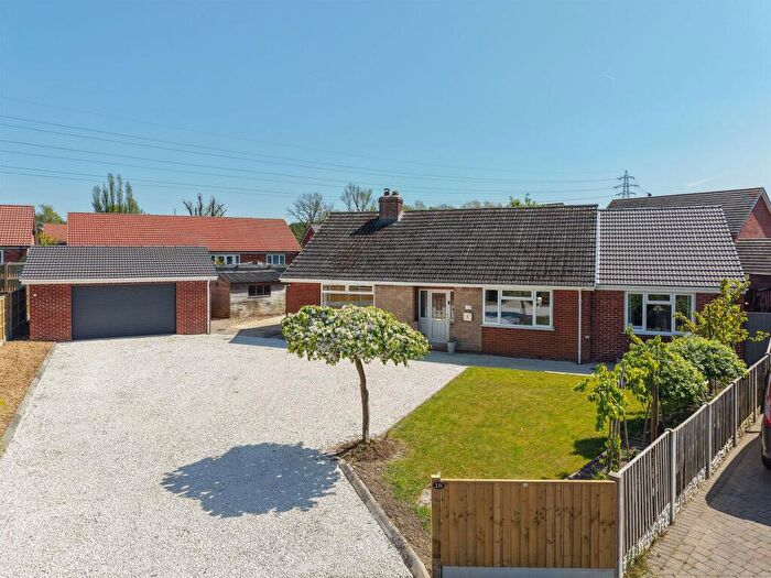 4 Bedroom Bungalow For Sale In Acres Road, Lower Pilsley, S45