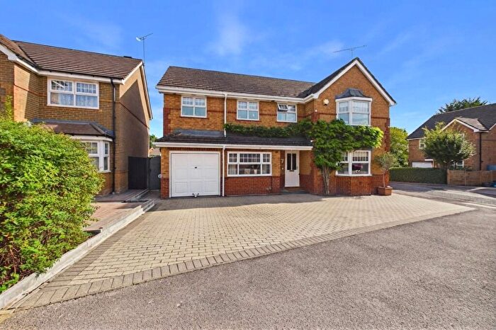 5 Bedroom Detached House For Sale In Southern Way, Farnborough, Hampshire, GU14