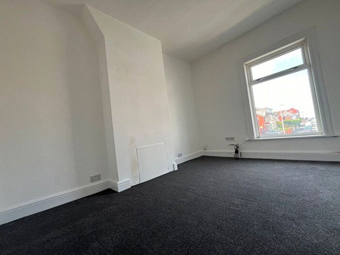3 Bedroom Flat To Rent In Warbreck Drive, Blackpool, Lancashire, FY2