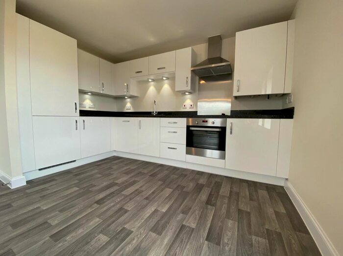 2 Bedroom Flat To Rent In Somerset Avenue, Leicester, LE4
