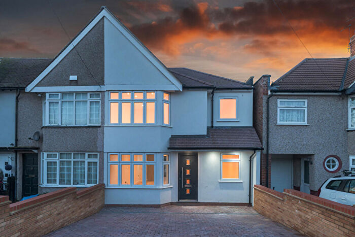 4 Bedroom End Of Terrace House For Sale In Palm Avenue, Sidcup, DA14