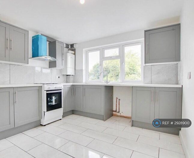 3 Bedroom Maisonette To Rent In Whitmore Way, Basildon, SS14