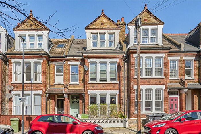 2 Bedroom Flat For Sale In Hemberton Road, London, SW9
