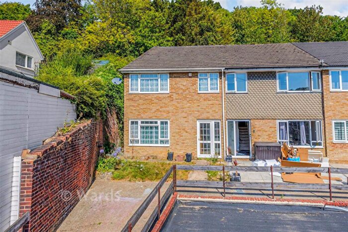 3 Bedroom End Of Terrace House For Sale In Princes Avenue, Walderslade, Chatham, Kent, ME5