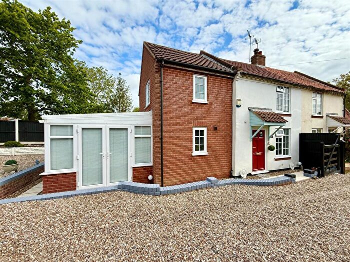 2 Bedroom Semi-Detached House For Sale In Barn Lane, Runham, NR29