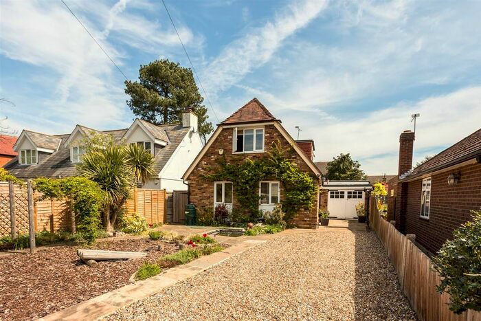 4 Bedroom Detached House To Rent In Blays Lane, Englefield Green, Egham, TW20