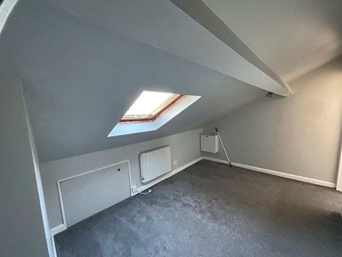 1 Bedroom Flat To Rent In Grosvenor Crescent, Scarborough, YO11