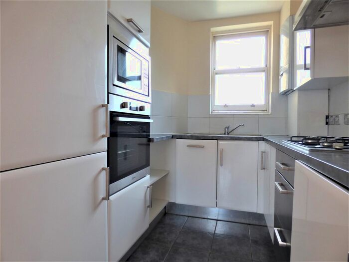 2 Bedroom Flat For Sale In Grove Road, Mile End, E3