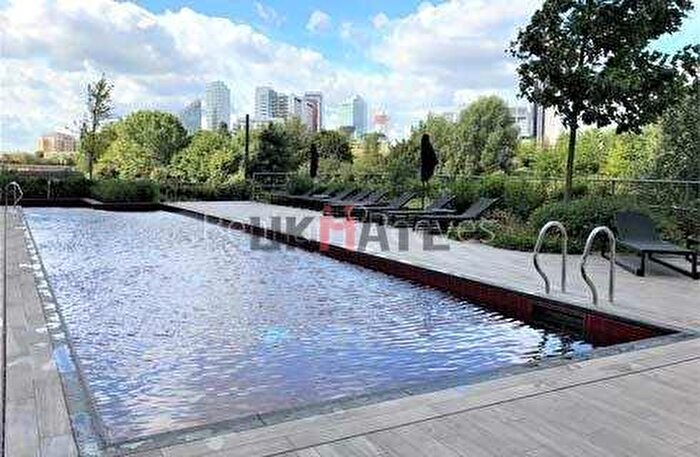 1 Bedroom Flat To Rent In Defoe House, City Island Way, E14