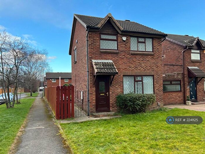 3 Bedroom Detached House To Rent In Lea Park Garth, Leeds, LS10