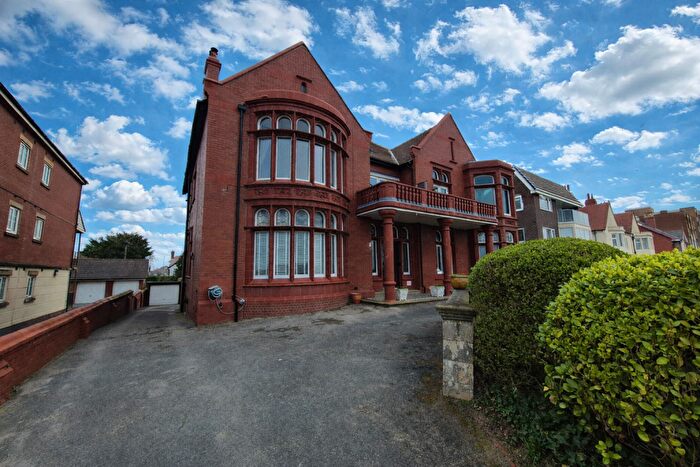 2 Bedroom Flat To Rent In North Promenade, Lytham St Annes, FY8