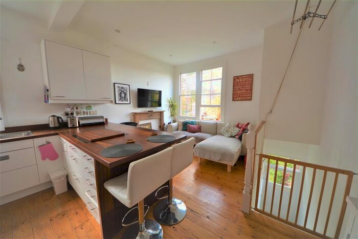 4 Bedroom Maisonette To Rent In Sedgemere Avenue, London, N2