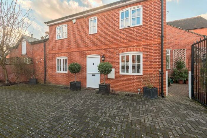 2 Bedroom Mews To Rent In Barlows Mews, Henley-on-Thames, Oxfordshire, RG9