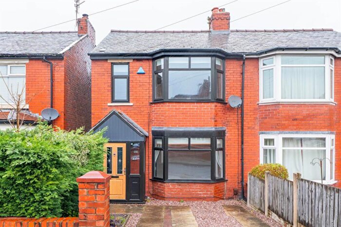 3 Bedroom Semi Detached House For Sale In Yewlands Drive, Leyland, PR25